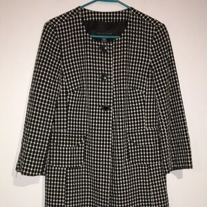 Apostrophe Three button collarless three-quarter length sleeve long coat